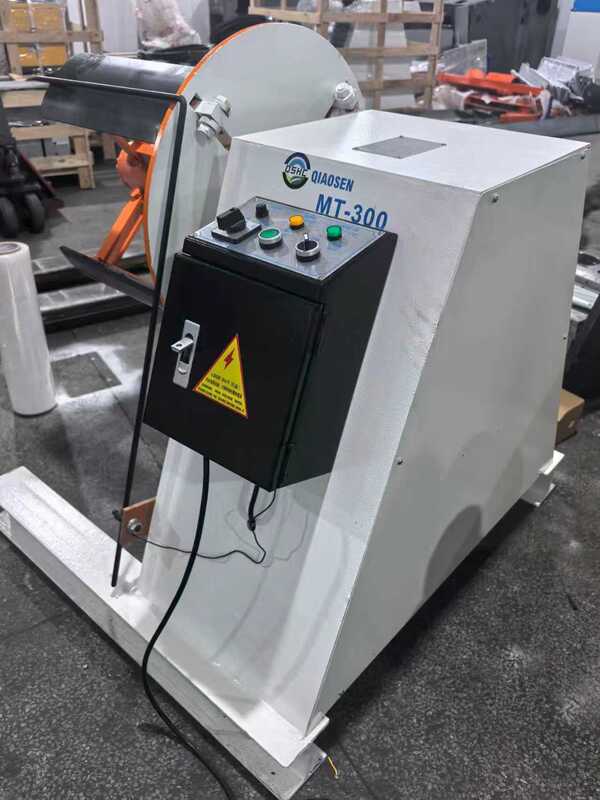 MT-200 Mechanical Sheet Metal Decoiler 200mm Max Width 1.6mm Steel Plate Thickness