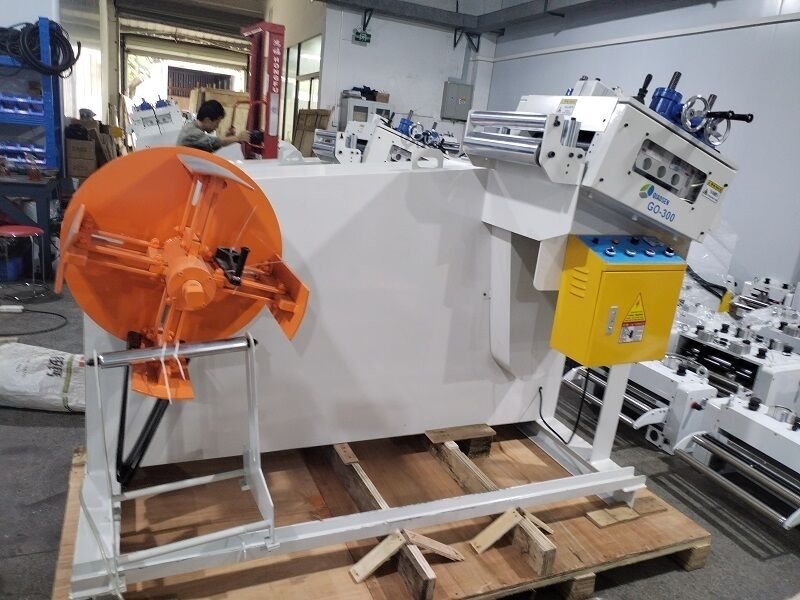 300mm Width Metal Sheet Punching Machine 0.5-3.2mm Leveling Thickness 15m/min