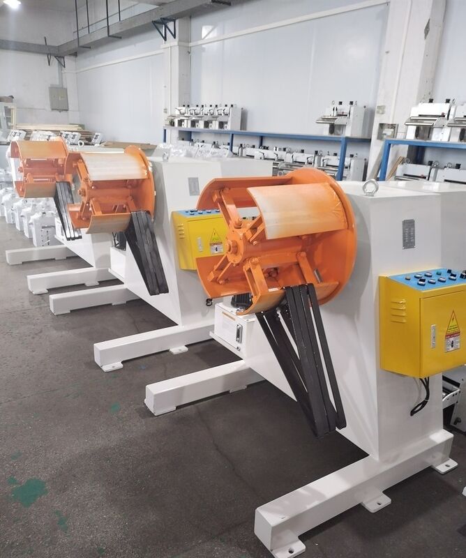 Automatic Electric Steel Coil Uncoiler Machine 15m/min Feeding Speed Max 1.6mm Thick