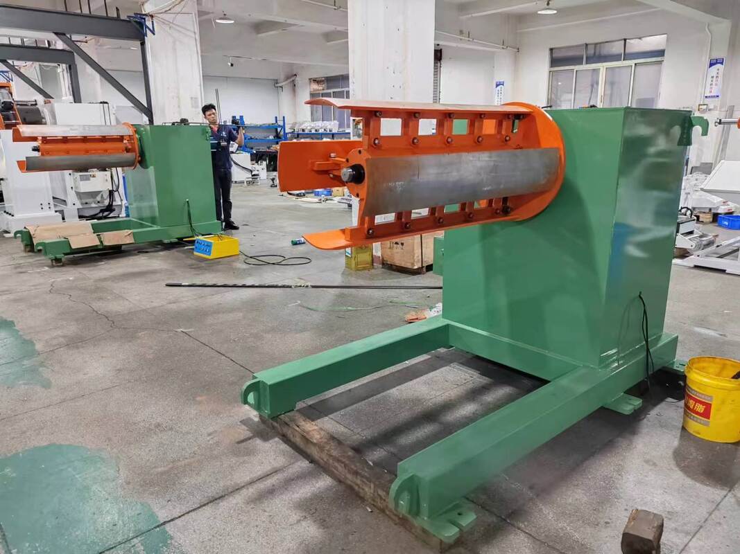 Automatic Electric Steel Coil Uncoiler Machine 15m/min Feeding Speed Max 1.6mm Thick