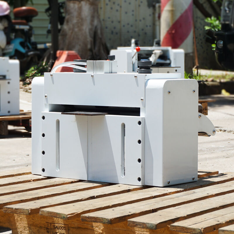 High Precision NC Servo Roller Feeder Machine with Pneumatic Release for MAX 3.2mm Thickness Metal Strips