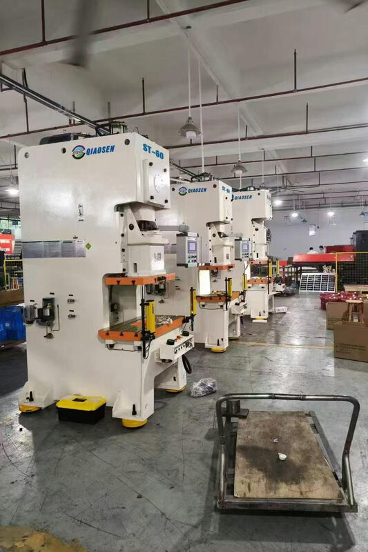 ST-60V 60 Ton Pneumatic Punching Machine JIS 1 Grade With High Strength Alloy Crankshaft
