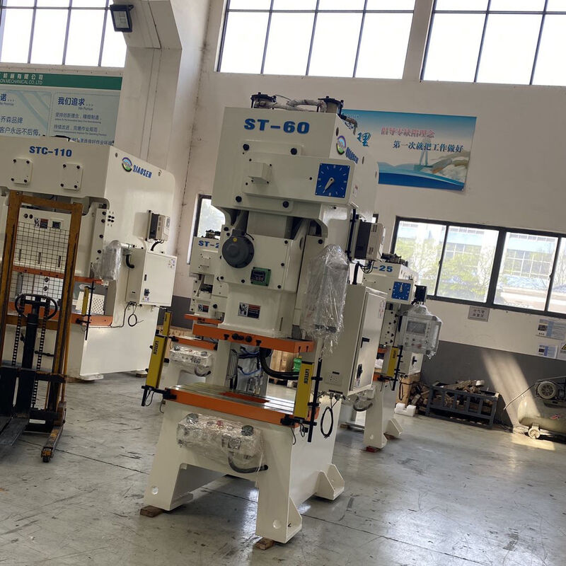 ST-60V 60 Ton Pneumatic Punching Machine JIS 1 Grade With High Strength Alloy Crankshaft
